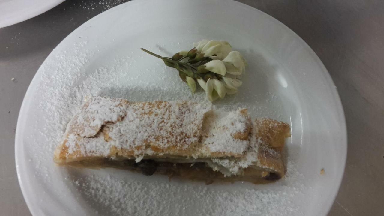 Albergo Ristorante Centro Vico Canavese Εξωτερικό φωτογραφία